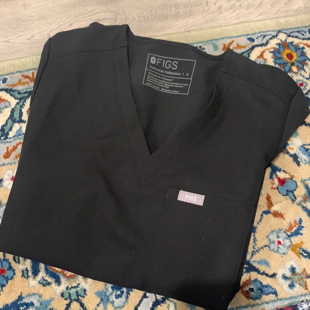 FIGS SCRUB TOP